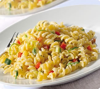 Fusilli with bell peppers and thyme