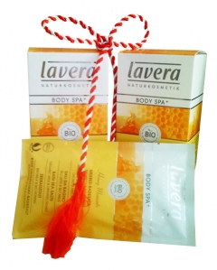 Cadouri de martisor - Pachet bio Seara de rasfat - lapte cu miere